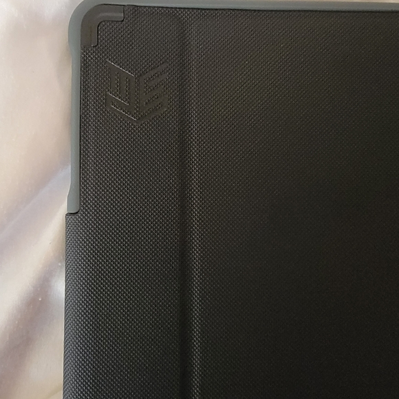 STM DUX RUGGED CASE BLACK MIL DROP TESTED IPAD 5 GEN - Picture 5 of 8